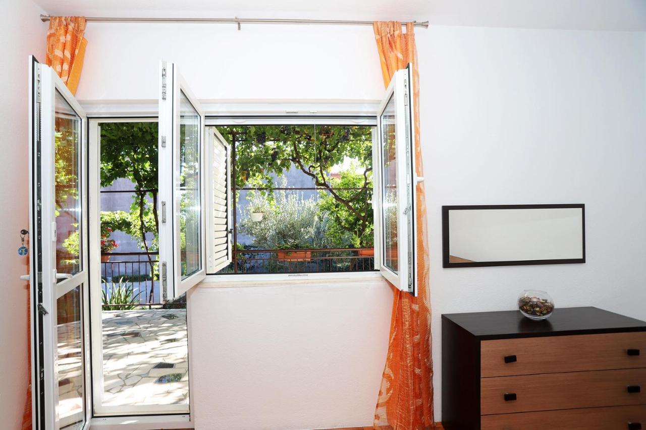 Stone Sun Apartment Kastela Exterior photo
