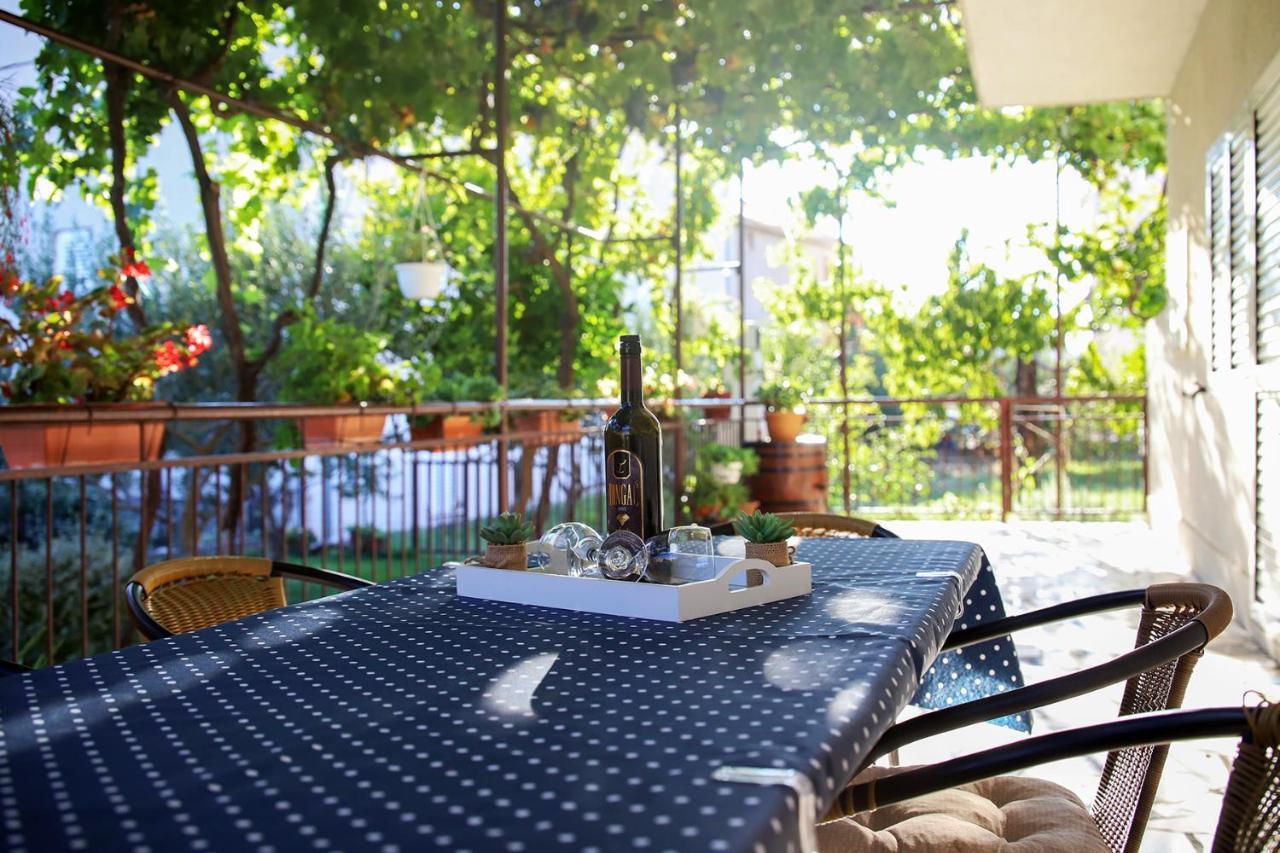 Stone Sun Apartment Kastela Exterior photo