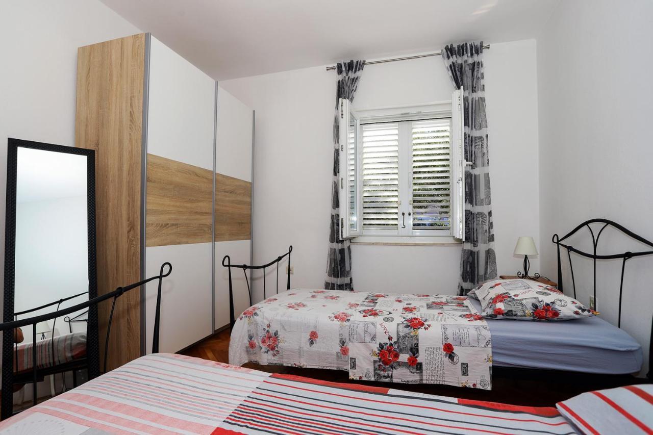Stone Sun Apartment Kastela Exterior photo