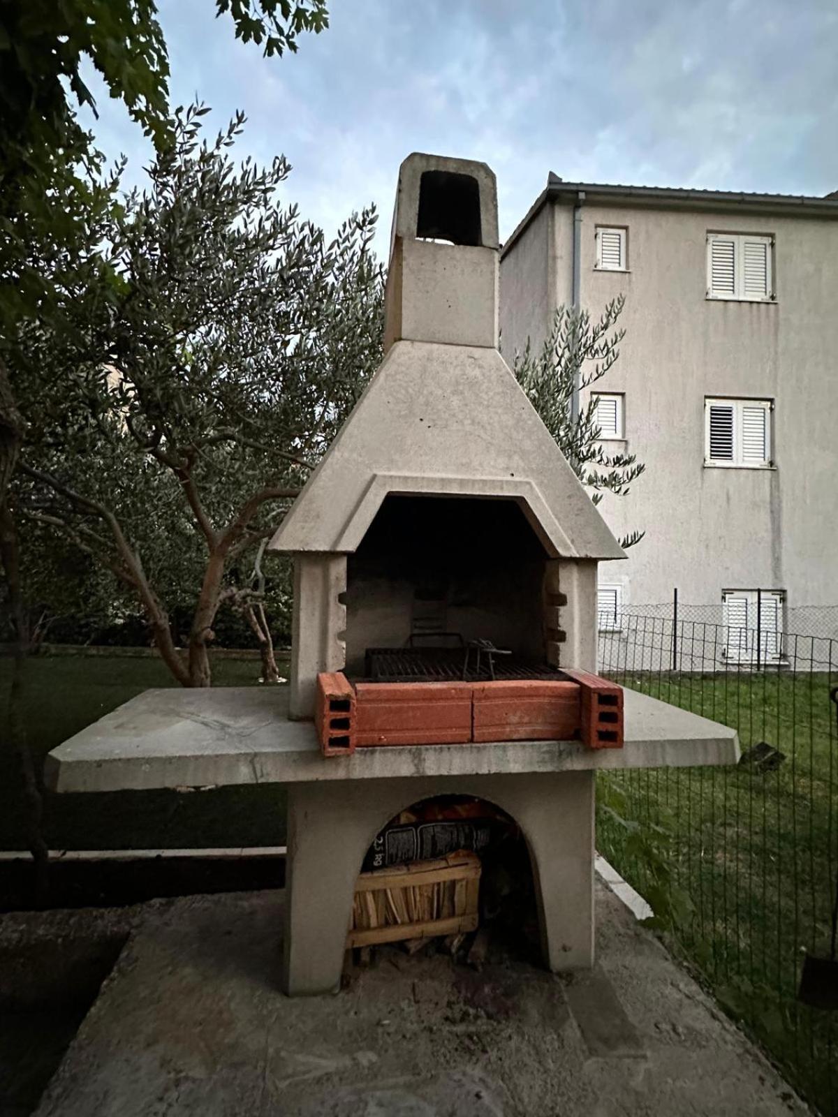 Stone Sun Apartment Kastela Exterior photo