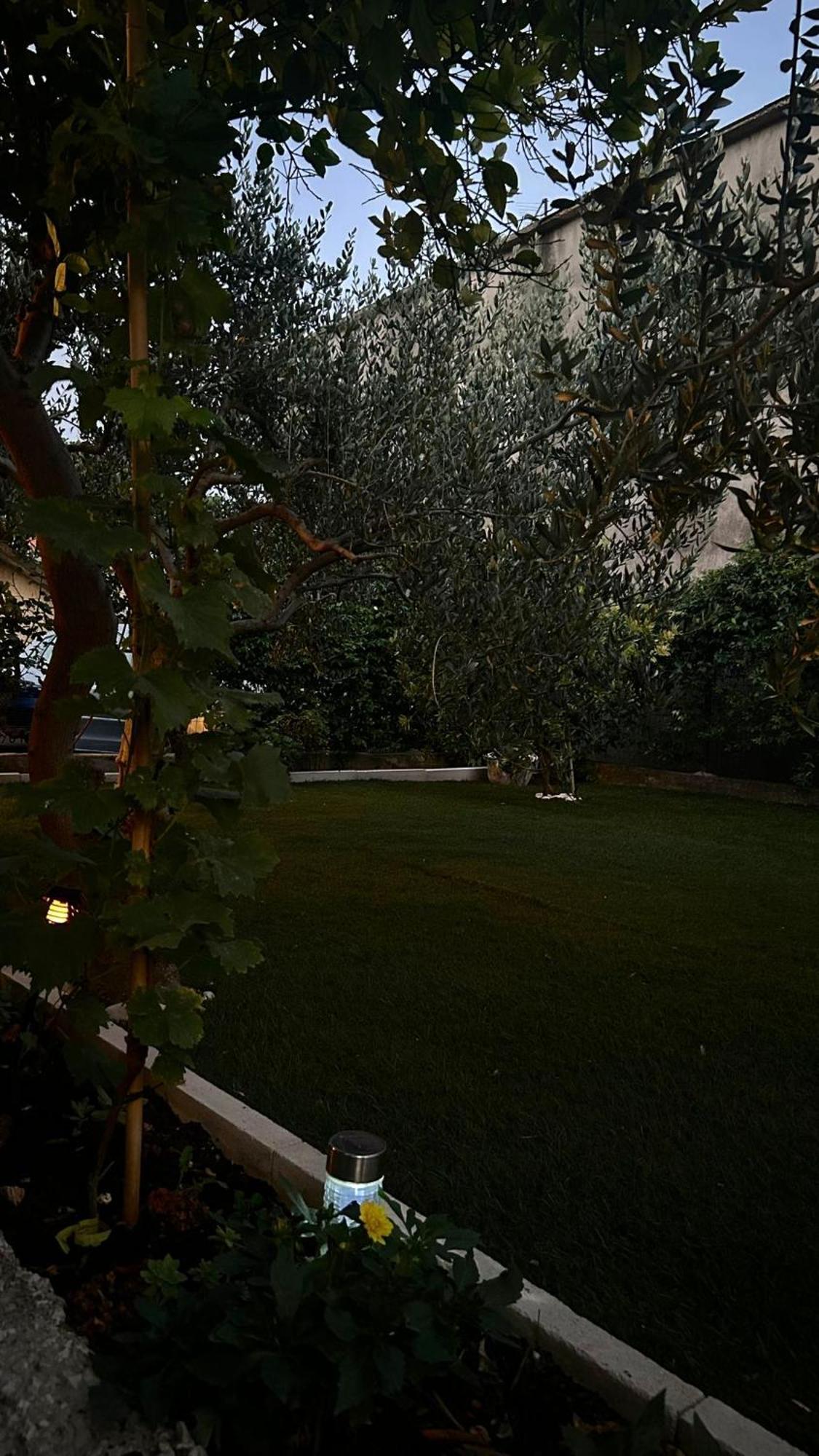 Stone Sun Apartment Kastela Exterior photo